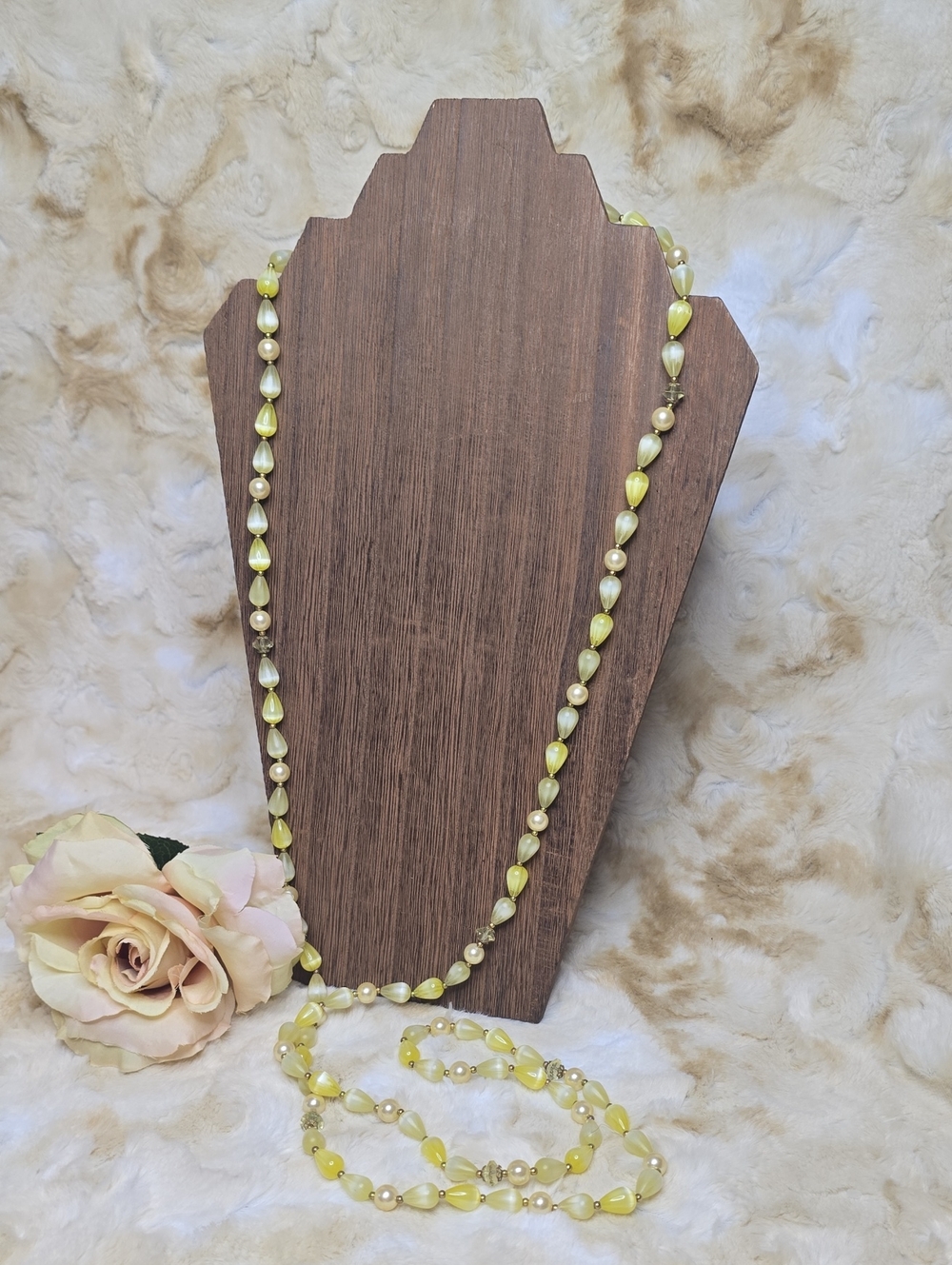 Vtg 1950s Lemon Yellow Moonglow Lucite Faux Pearl Long Beaded Necklace 27"